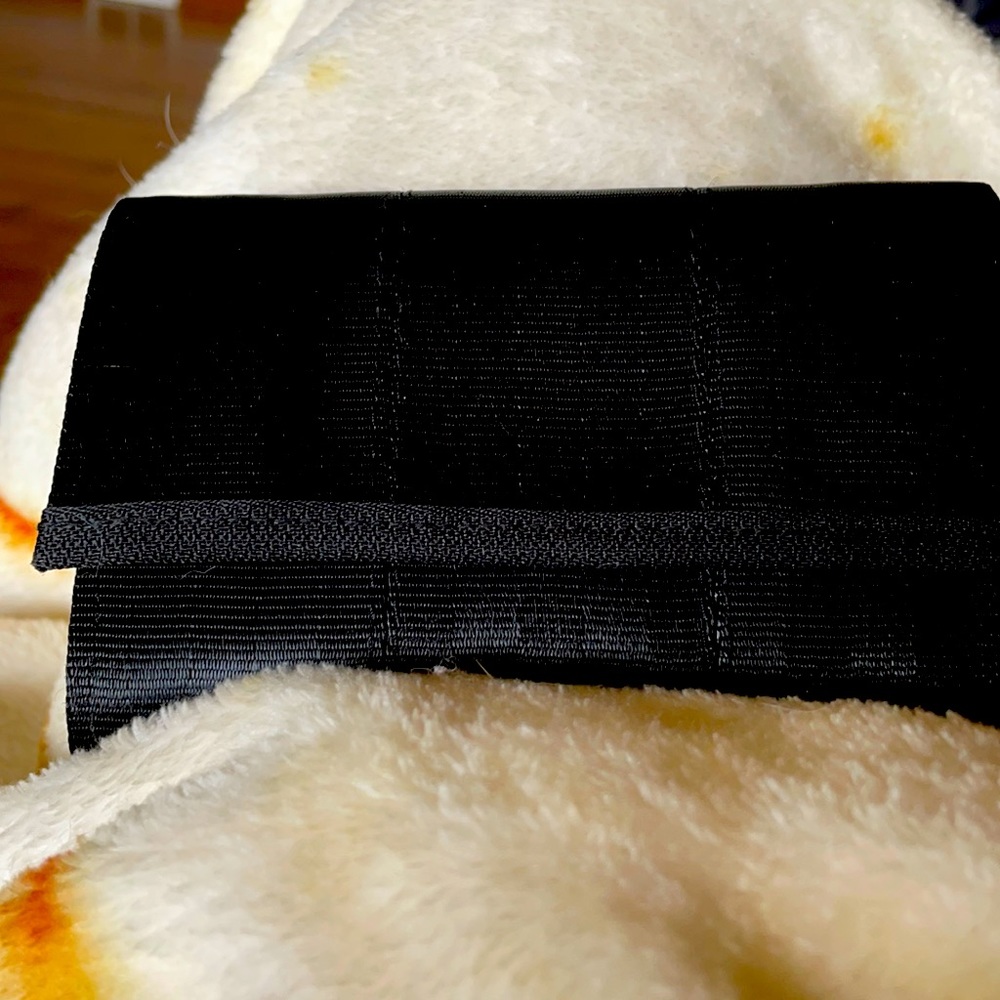 Harvey’s Seatbelt Snap Wallet Black Gray Interior